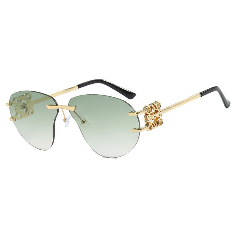 Women's fashionable sunglasses in elegant aviator style with gemstone details Bowlift