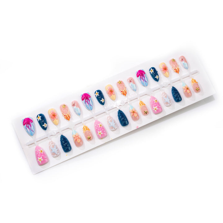 Beach-Inspired Press-On Nail Art Bowlift
