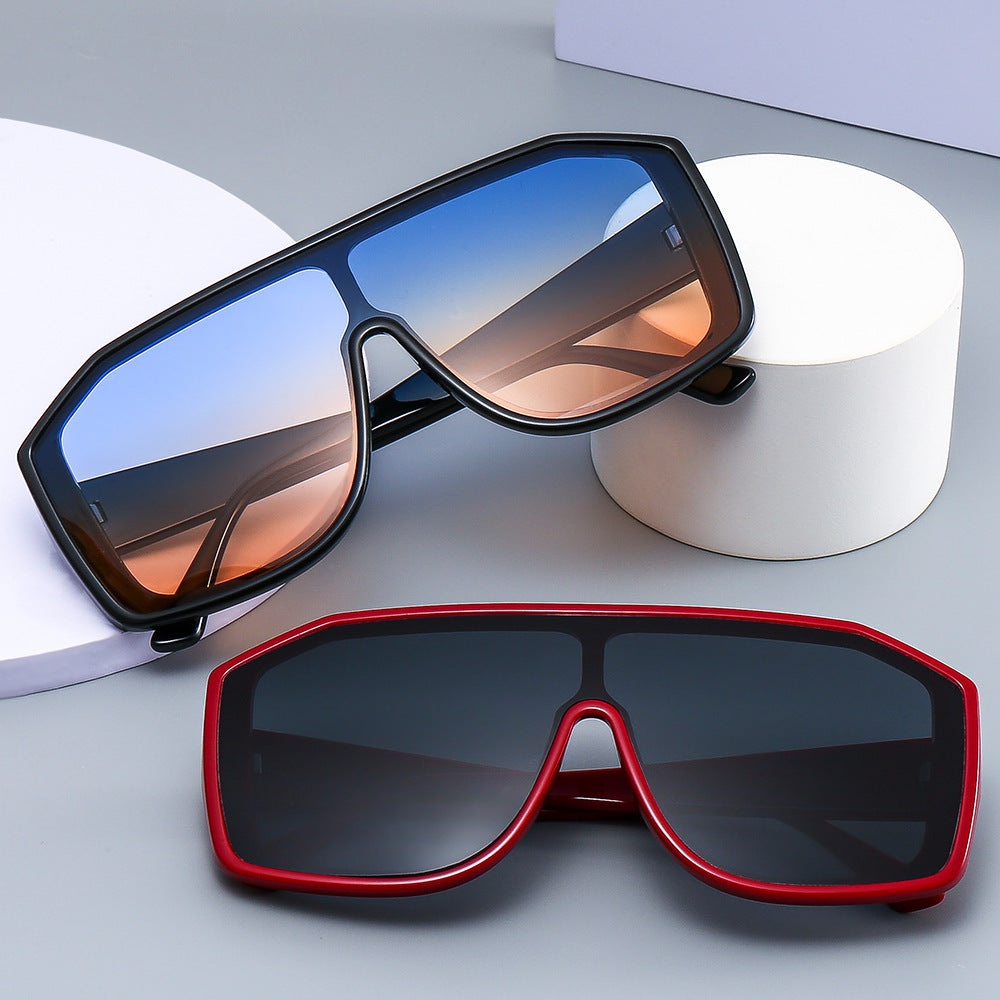 Women Fashionable Oversized Sunglasses in Extravagant Animal Print Design Bowlift