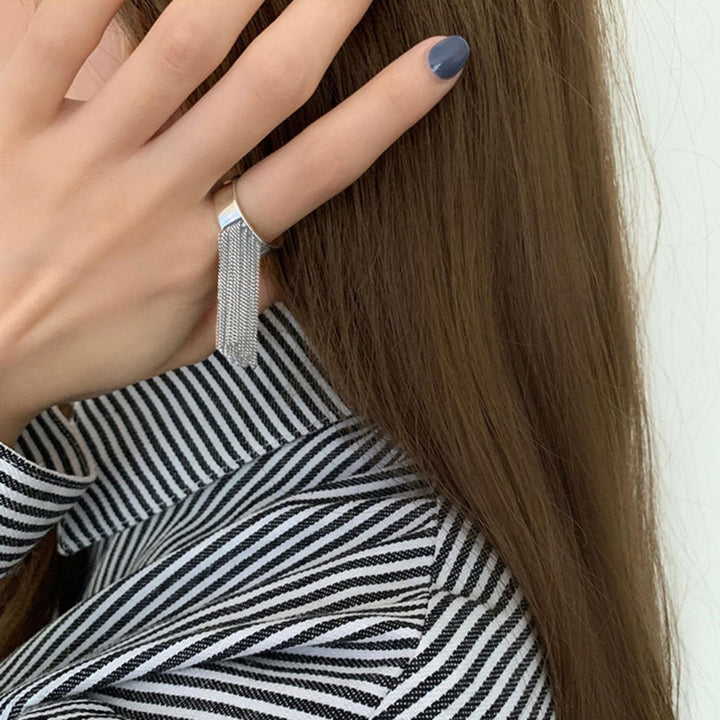 Stylish ring with filigree tassel design Bowlift