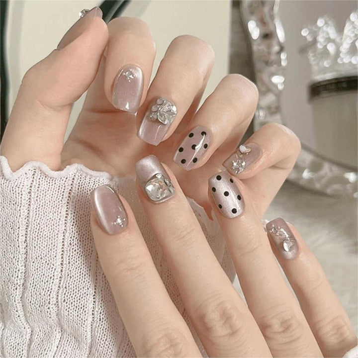 Glamorous Press-On Nail Art Set
