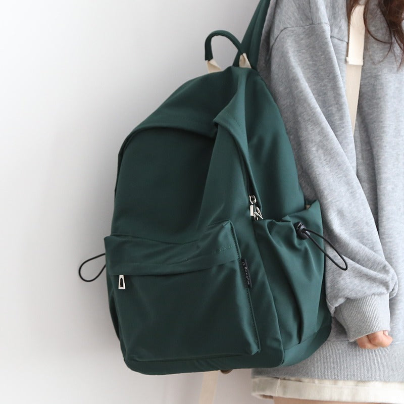 Practical backpack with innovative closure system Bowlift