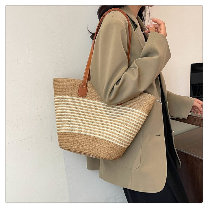 Beach bag with elegant woven design Bowlift