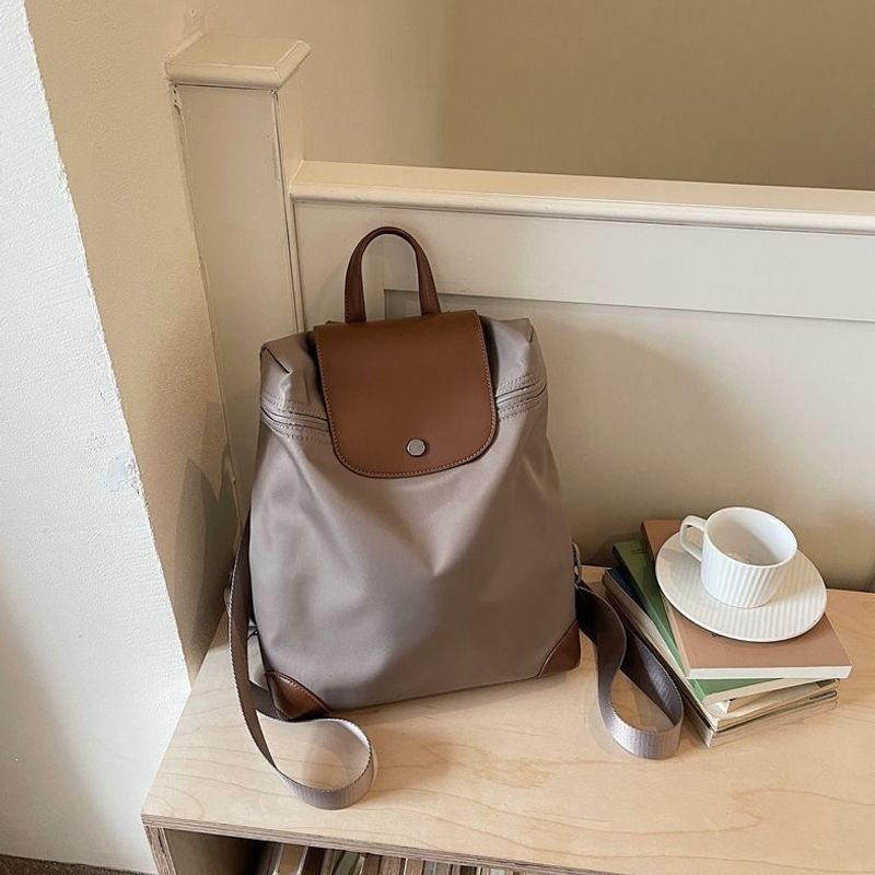 Versatile Urban Backpack with Secure Closure Bowlift