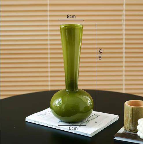 High-quality glass vase with slim design Bowlift