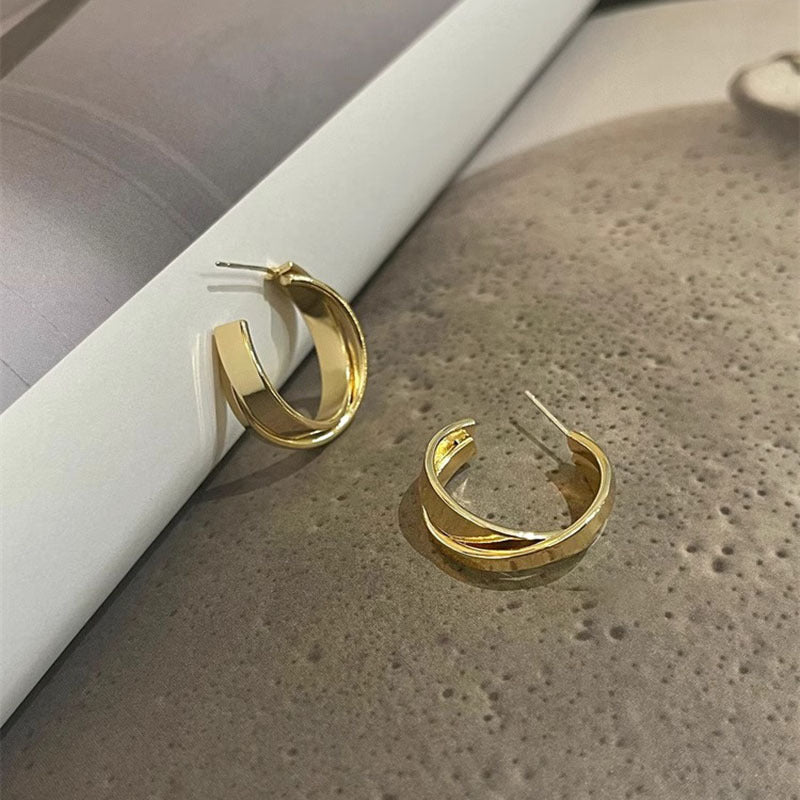 Modern design earrings Bowlift