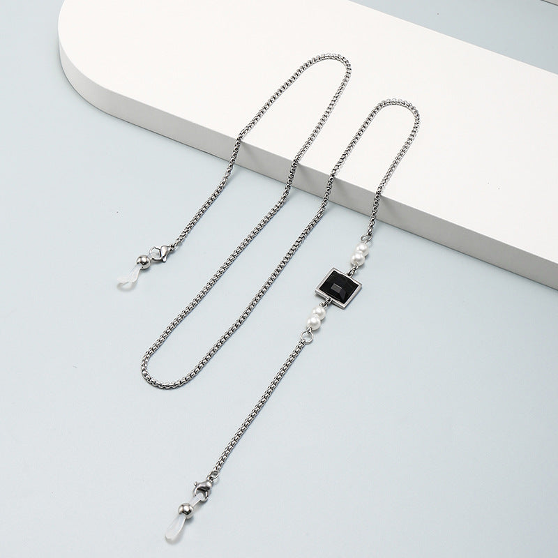 Fashionable Eyewear Chain Bowlift
