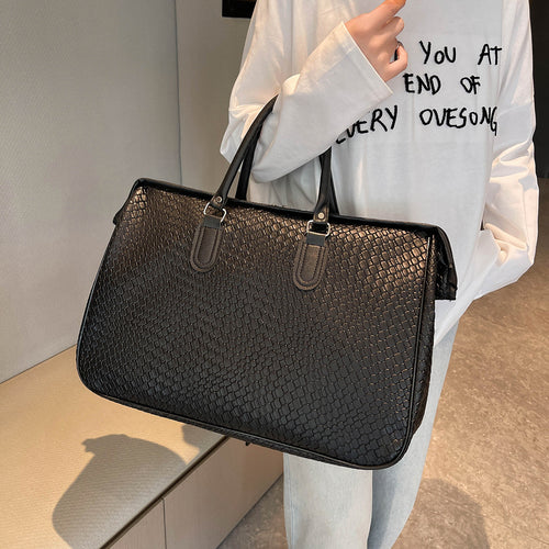 Elegant Handbag with Structured Design Bowlift