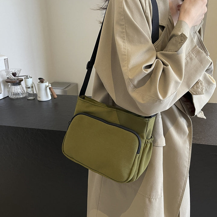 Practical shoulder bag with versatile storage compartments Bowlift