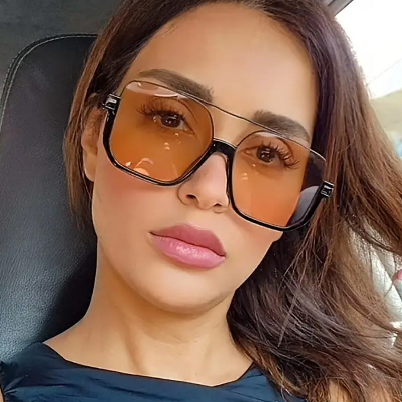 Women's square sunglasses with transparent frame and green tinted lenses Bowlift