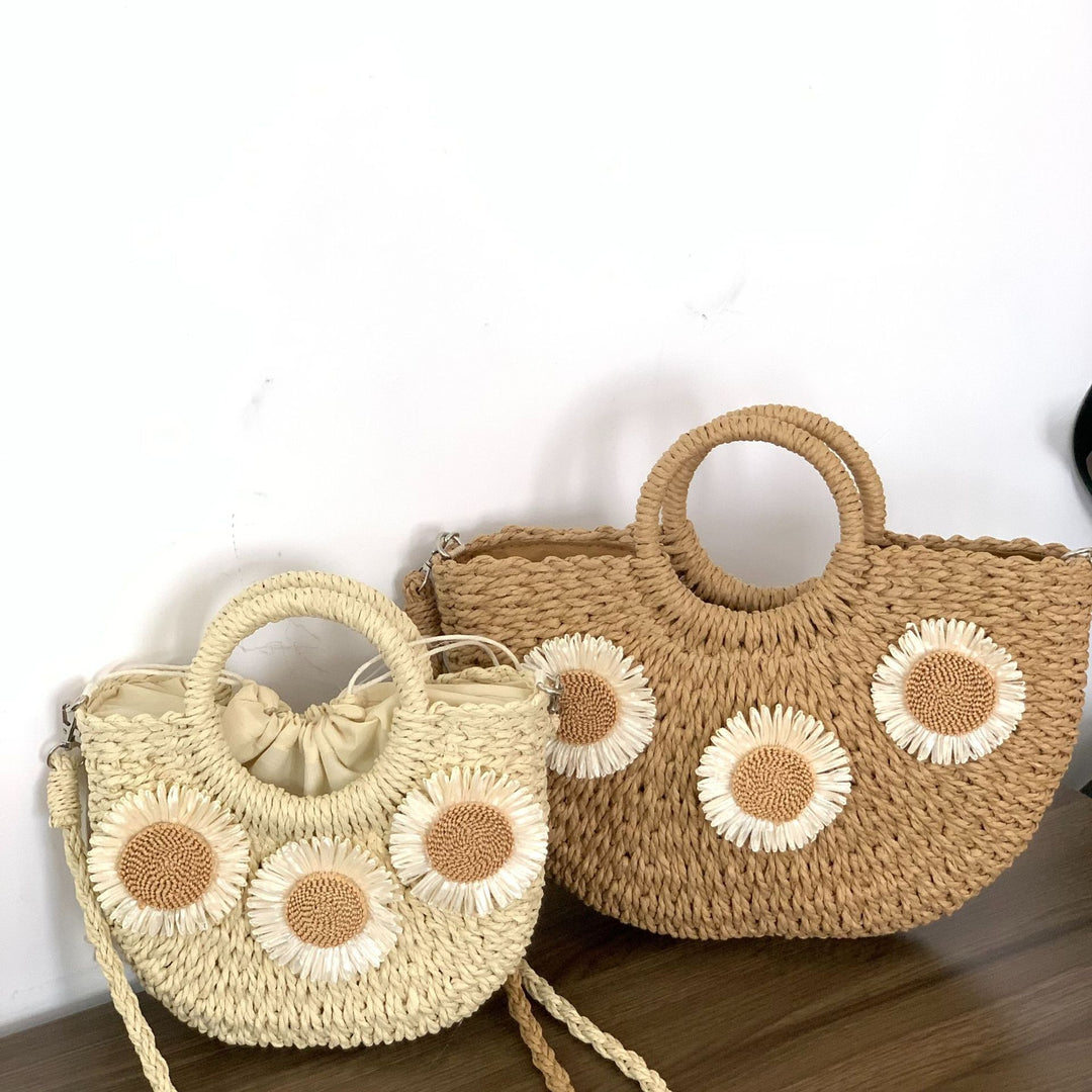 Handbag made of natural material with floral accents Bowlift