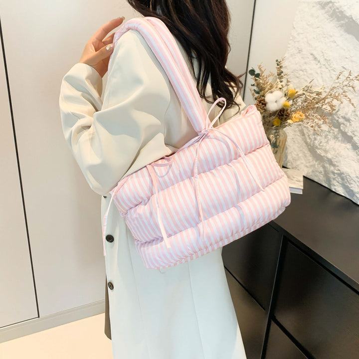 Fashionable tote bag with quilted design Bowlift