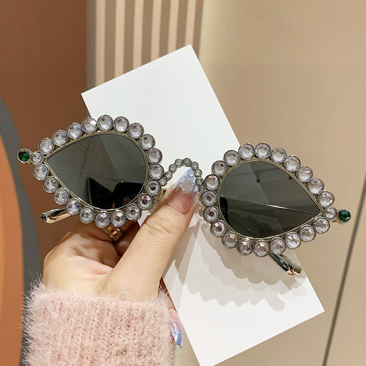 Ladies Glamorous Sunglasses with Sparkling Rhinestone Decoration Bowlift