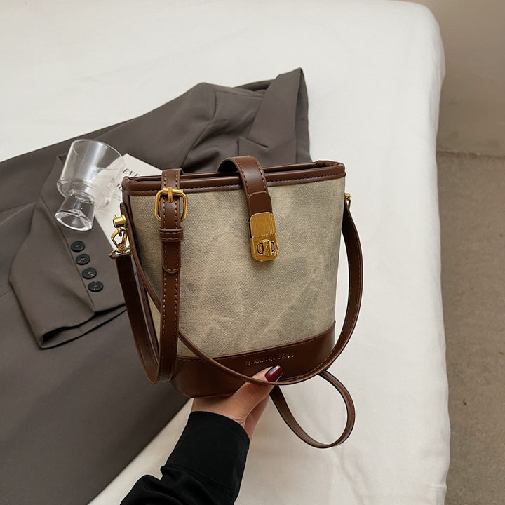 Chic Structural Handbag Bowlift