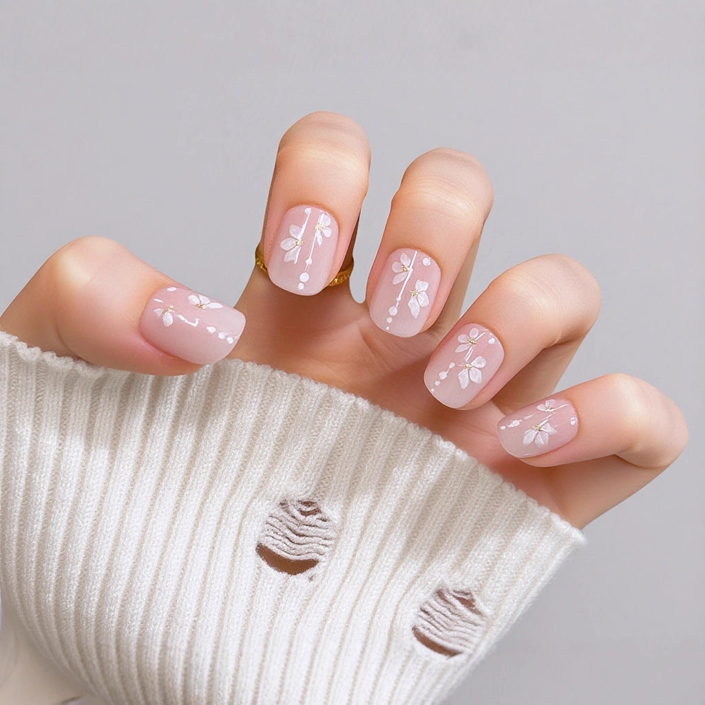 Delicate artificial nails with floral details Bowlift