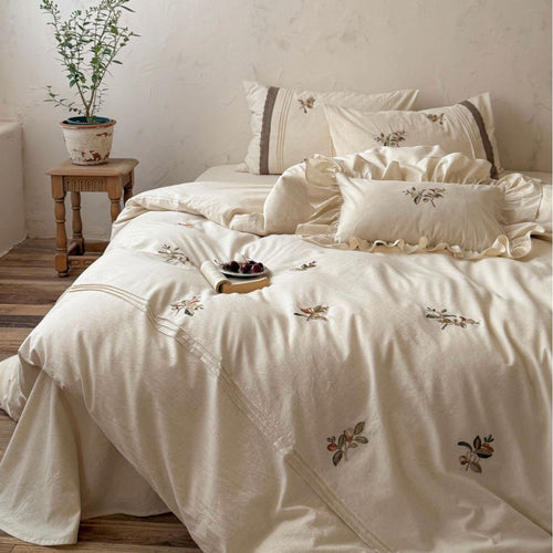 Luxurious embroidered cotton bedding set with ruffled pillow Bowlift