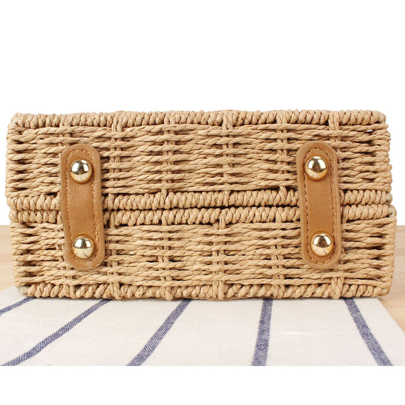 Fashionable straw shoulder bag with unique decor Bowlift