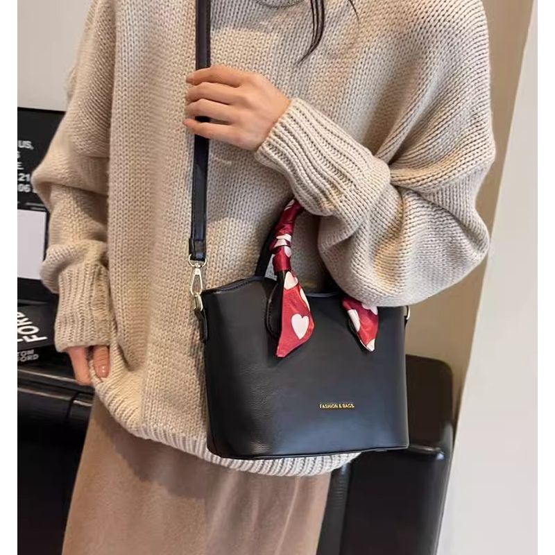 Elegant Mini Handbag Bowlift