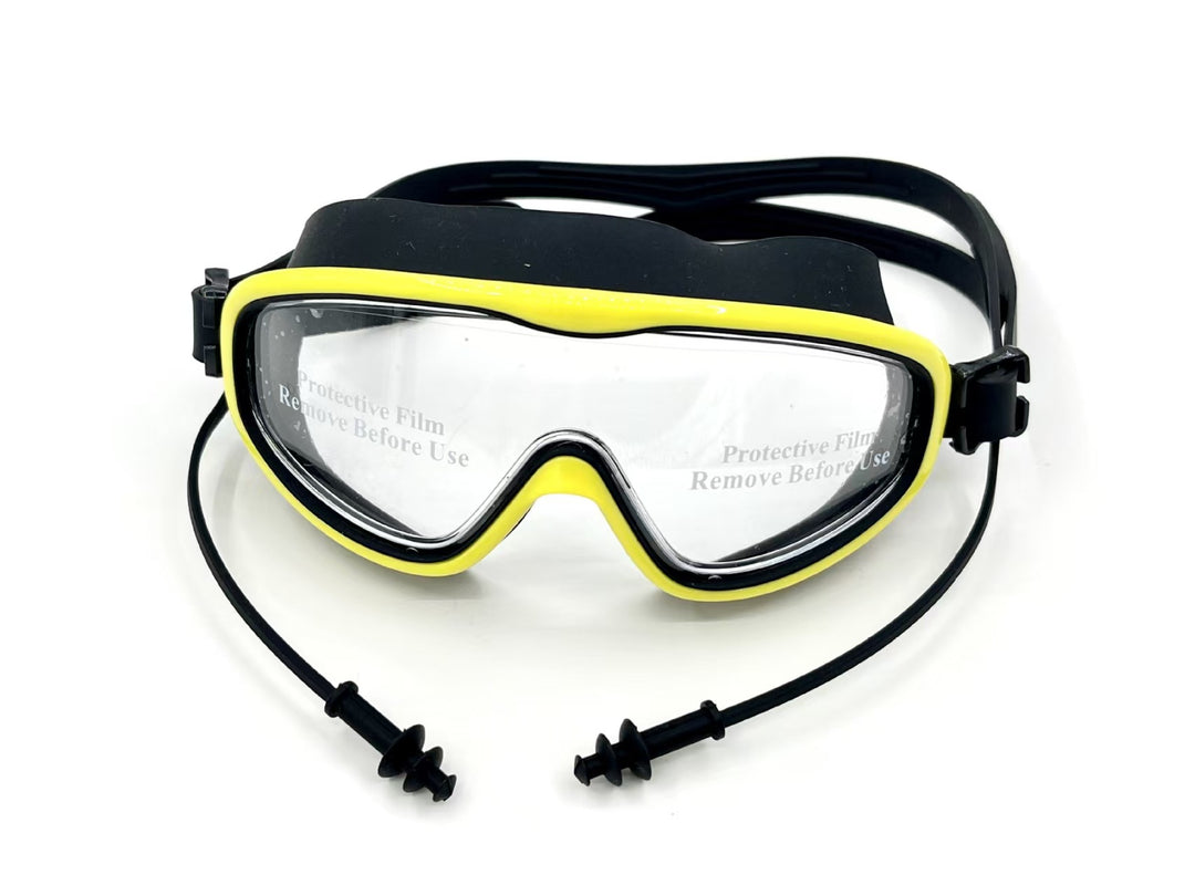 Diving mask with field of vision optimization and anti-fog technology Bowlift
