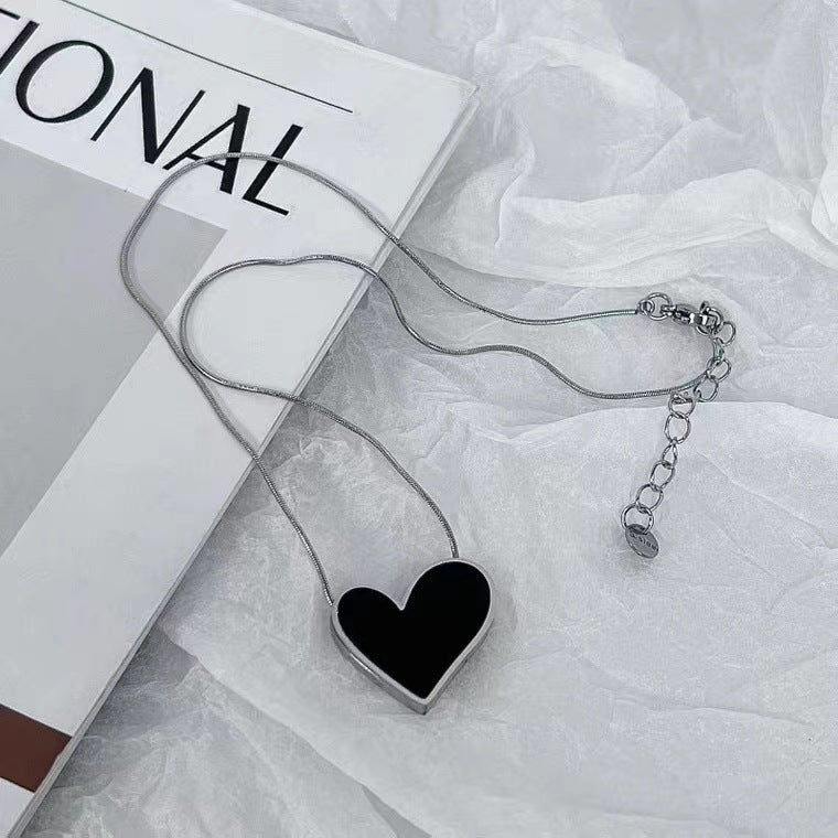 Artistic Heart-Shaped Pendant Necklace Bowlift
