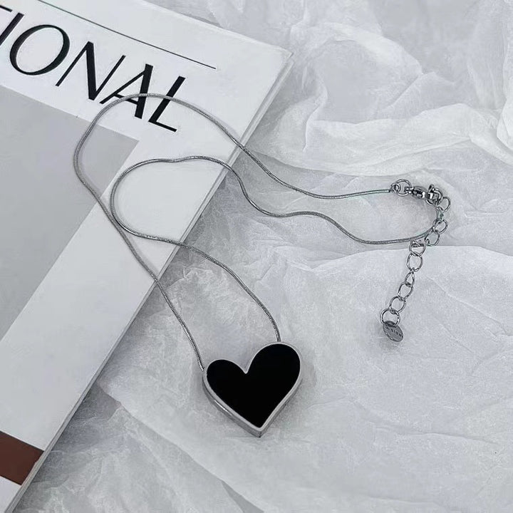 Artistic Heart-Shaped Pendant Necklace Bowlift