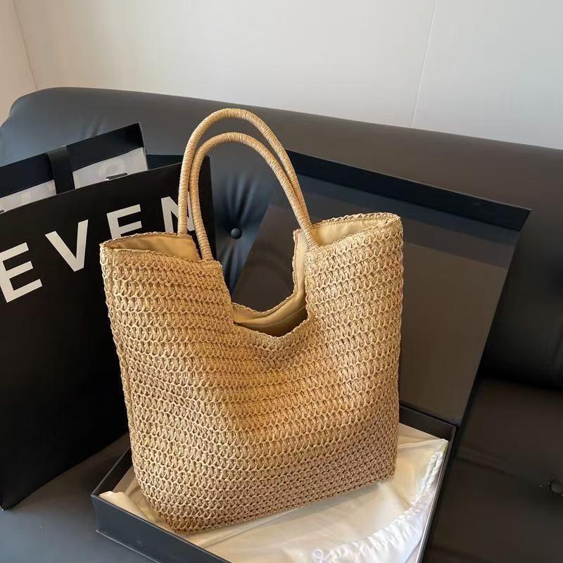 Handwoven tote bag with structured weaving Bowlift