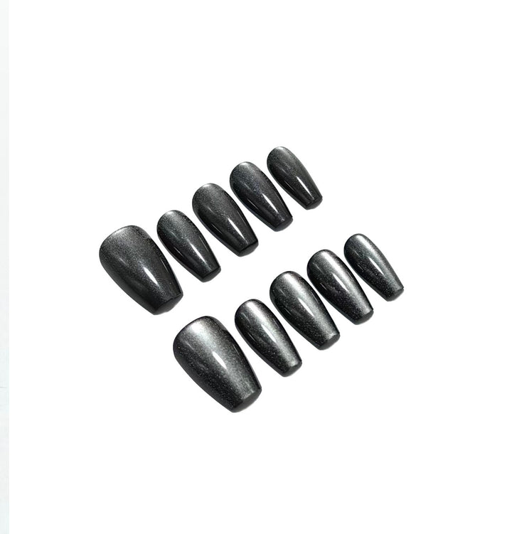 Nail art set with elegant metallic finish Bowlift