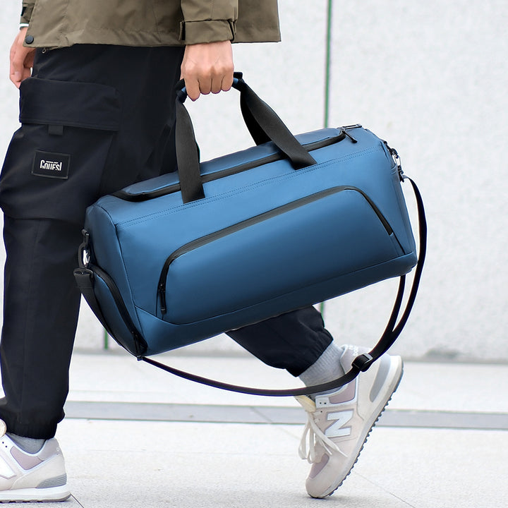 Sporty travel bag with extendable main compartment and multiple organizing pockets Bowlift