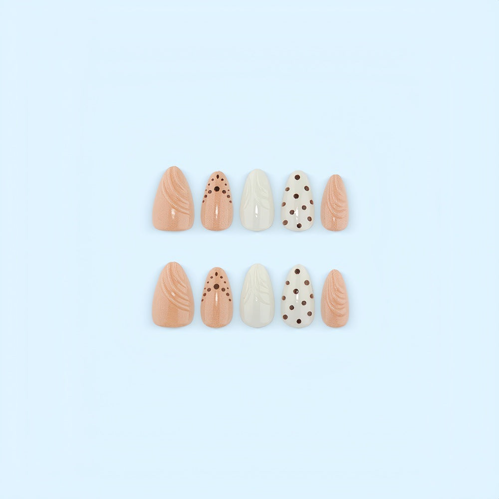 Artificial nails in refined dot design Bowlift