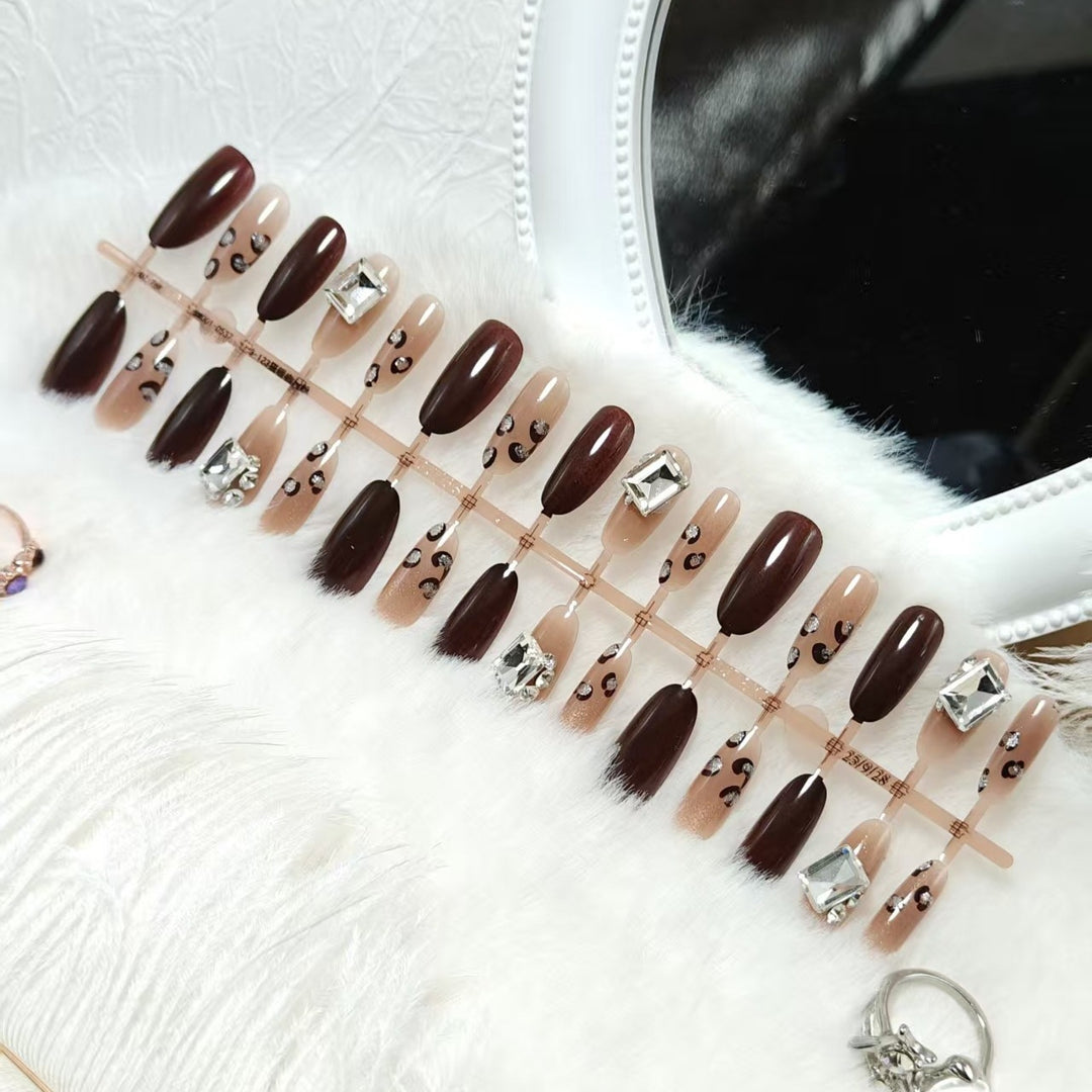 Artificial nails with elegant glamour accents Bowlift