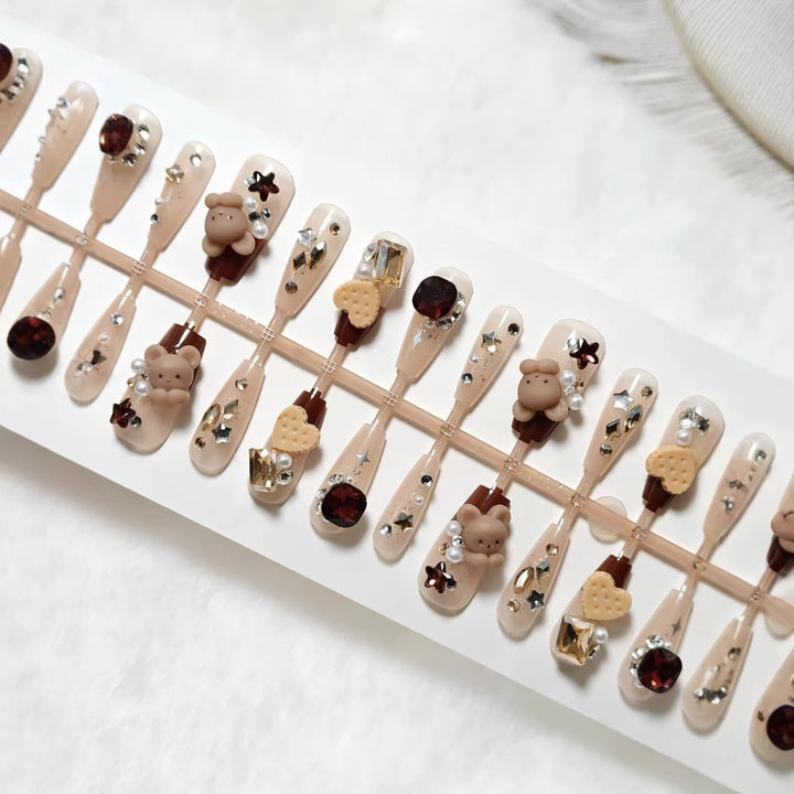 Artificial nails with charming animal and glitter design Bowlift