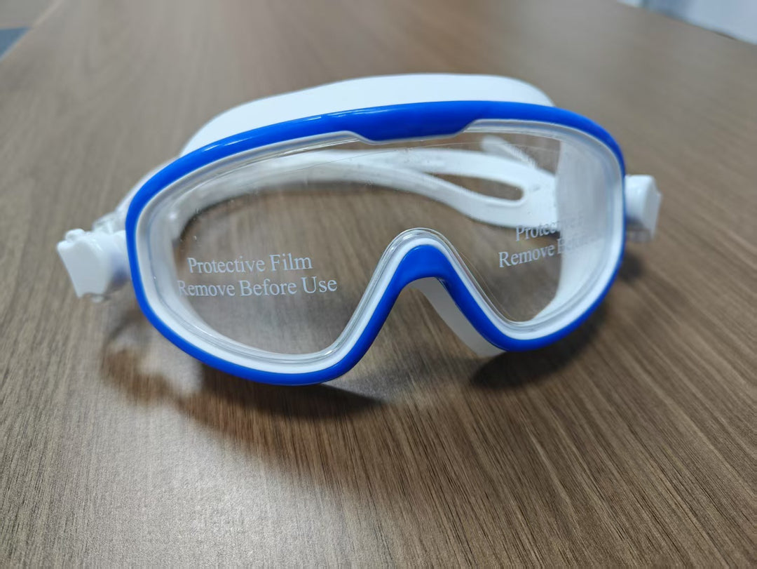 Swim protection mask with clear field of vision and comfortable fit Bowlift