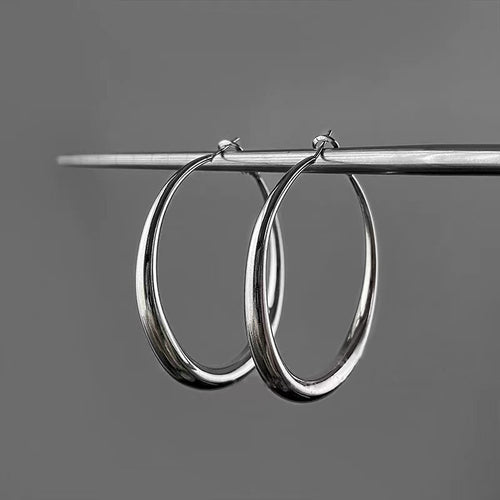 Elegant and Timeless Earrings Bowlift