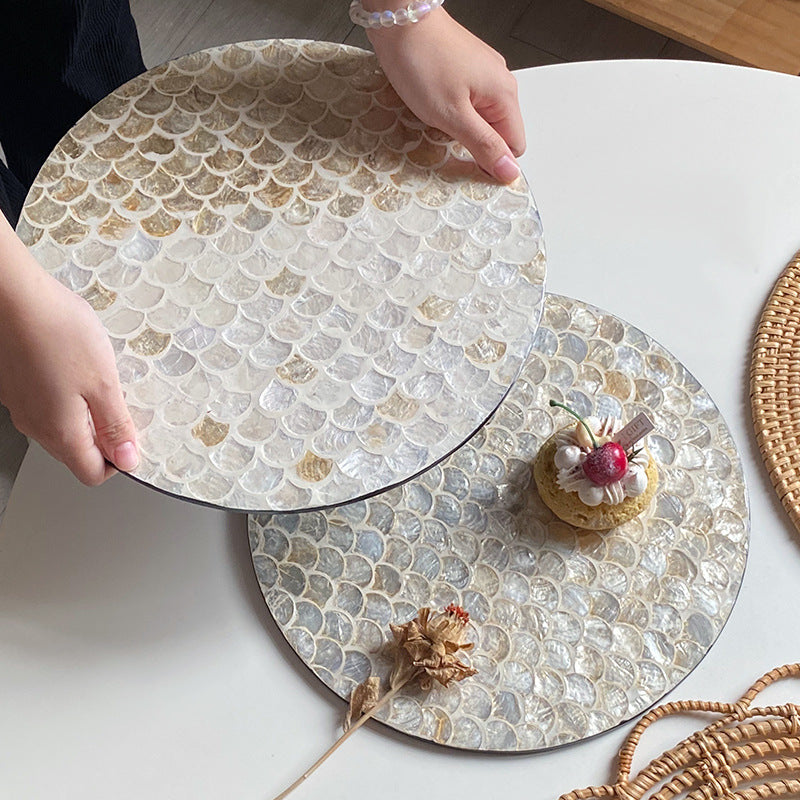 Round serving board made from noble shells Bowlift