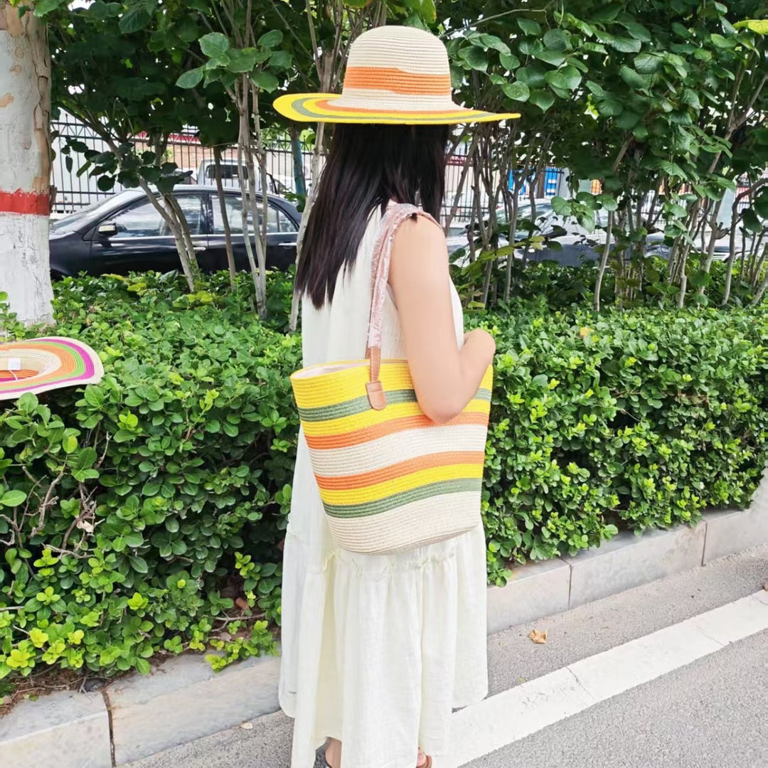 Summery beach bag and sun hat Bowlift