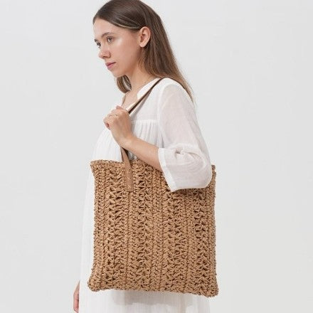 Handwoven beach bag with braided pattern Bowlift