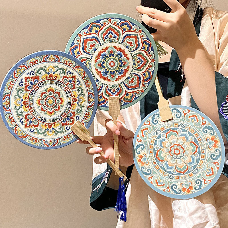 Handmade fan with artistic motif Bowlift