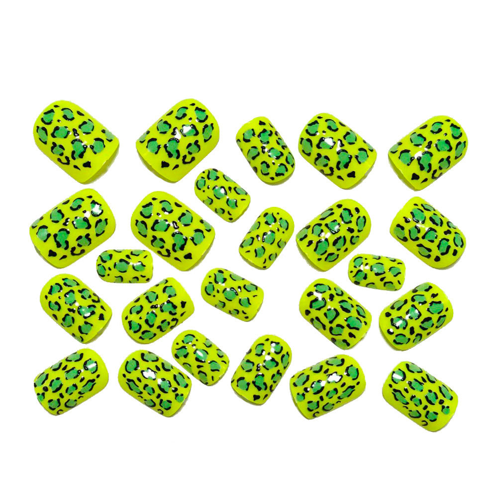 Artificial nails with modern leopard print Bowlift