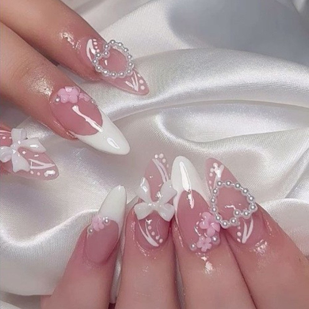 Artificial nails with romantic heart design and fine accents Bowlift