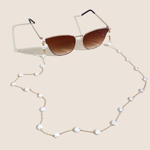 Elegant Pearl-Linked Eyewear Chain Bowlift