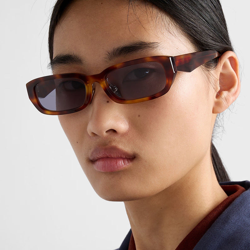Women's fashionable sunglasses with stylish, rectangular frame Bowlift