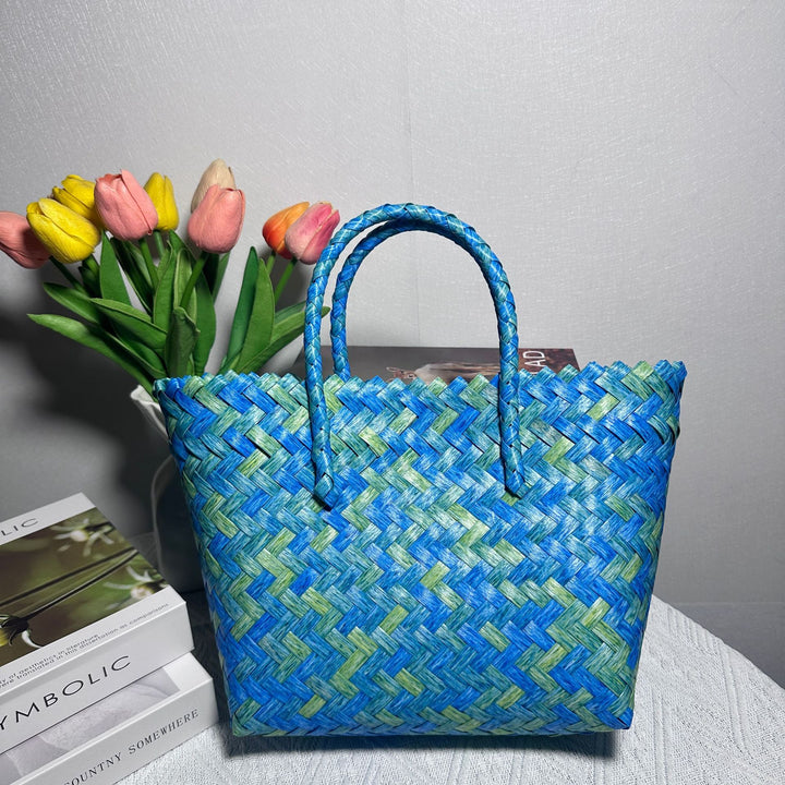 Handbag with Playful Design Bowlift