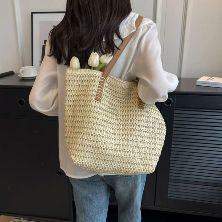 Handbag Made of Woven Natural Material with Leather Carrying Handles Bowlift