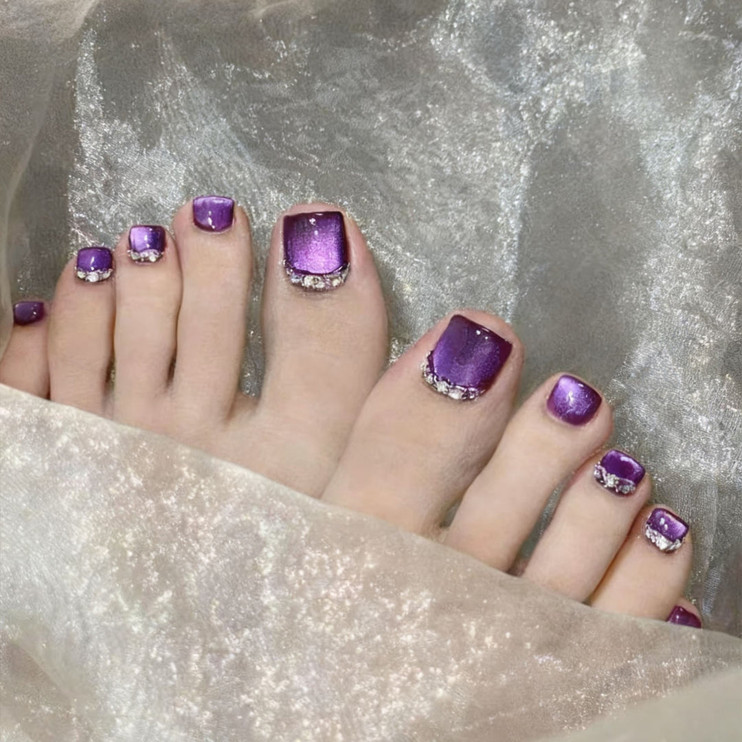 Artificial nails for elegant foot care Bowlift