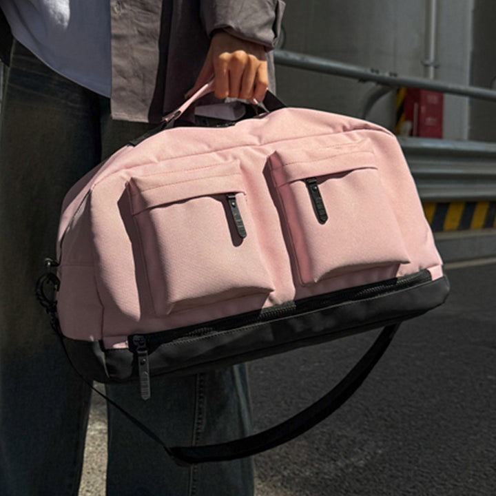 Sporty travel bag with two additional outer pockets Bowlift