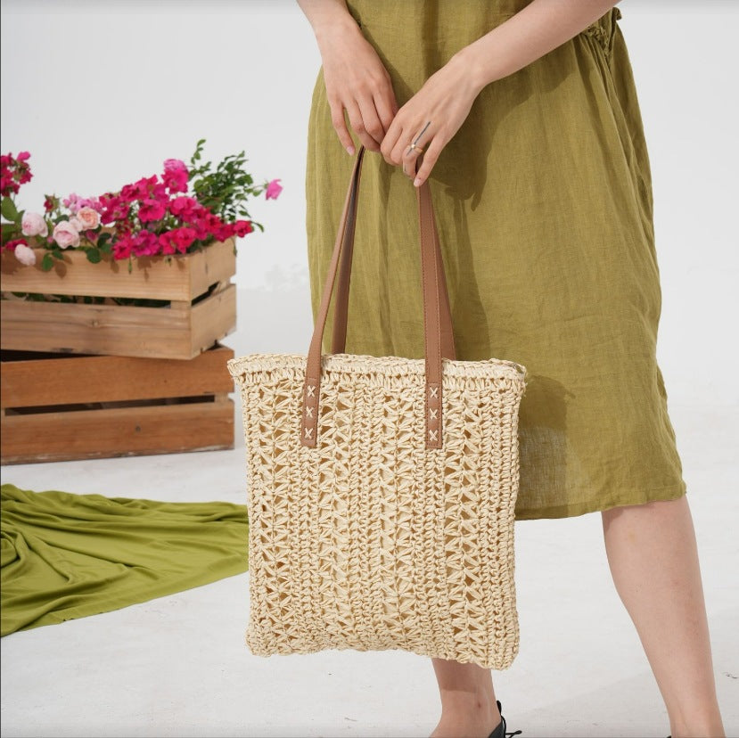 Handwoven beach bag with braided pattern Bowlift