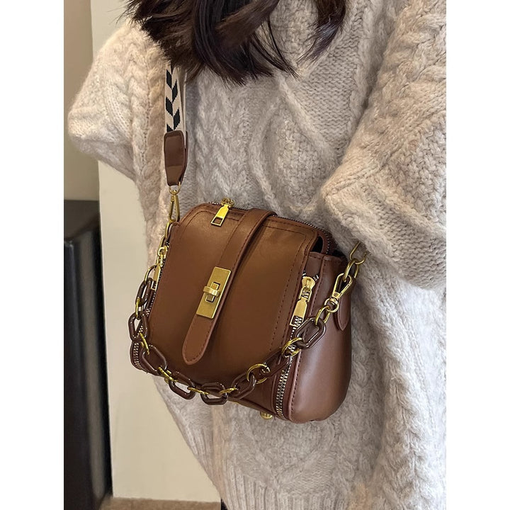Chic Crossbody Handbag Bowlift