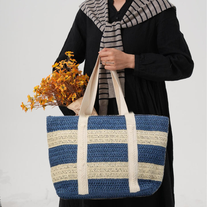 Beach bag made of sustainable natural material with structured design Bowlift
