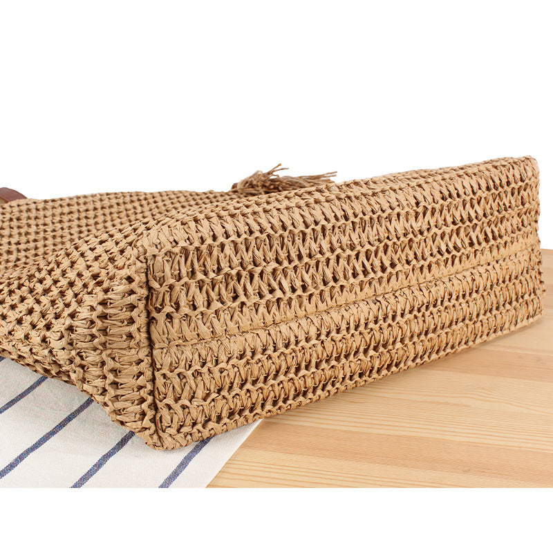 Handbag Made of Braided Natural Material with Tassel Decoration Bowlift