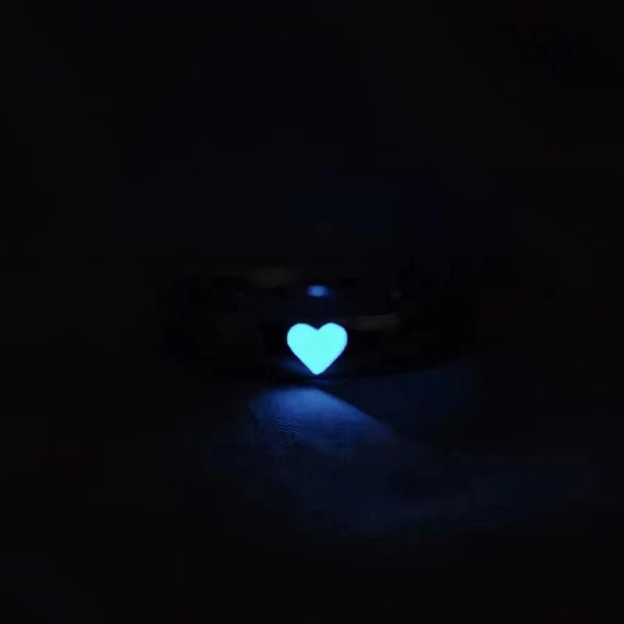 Stylish ring with heart motif Bowlift